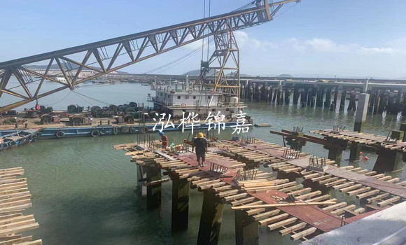 造成房屋地基下沉的原因是什么？如何利用打樁木處理地基下沉問題