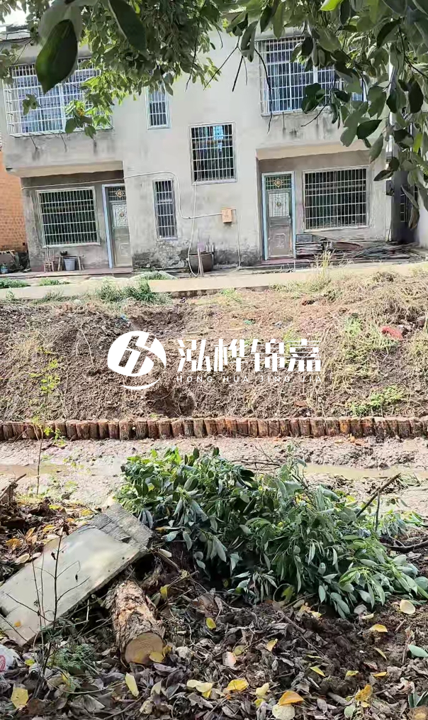 漳州挖機打木樁專業(yè)施工-挖機打木樁在狹窄河道邊怎么操作？