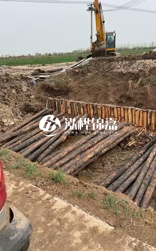 5米大頭16松木樁多少錢一根？按小頭報(bào)價(jià)貴還是大頭報(bào)價(jià)貴？